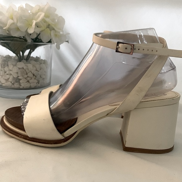 TOD’S Block Heel Leather Sandals - Picture 5 of 15